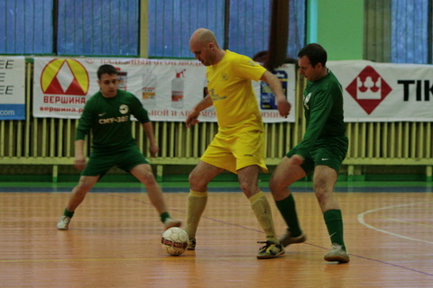 Команда Дмитрия Исакова смогла отыграть фору в два мяча.